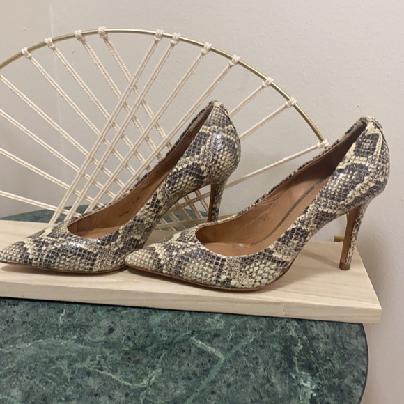 Coach - Picture 4 of 4